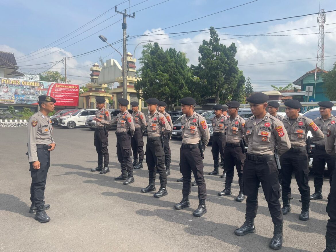 Tingkatkan Kemampuan, Satuan Samapta Polres Ciamis Latihkan Gerakan PBB ke Personel Dalmas