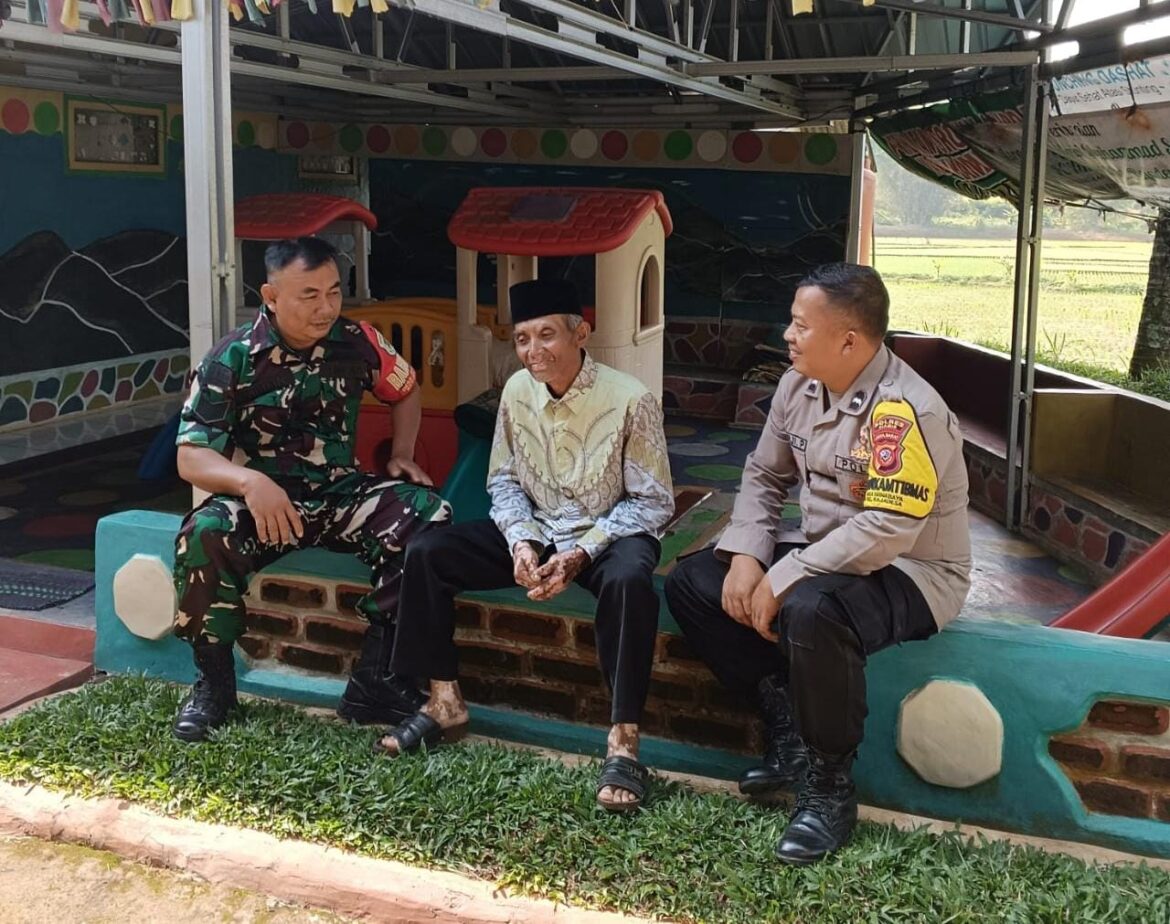 Cooling System, Polsek Rajadesa Polres Ciamis Koorkom Bersama Tokoh di Desa Sirnabaya