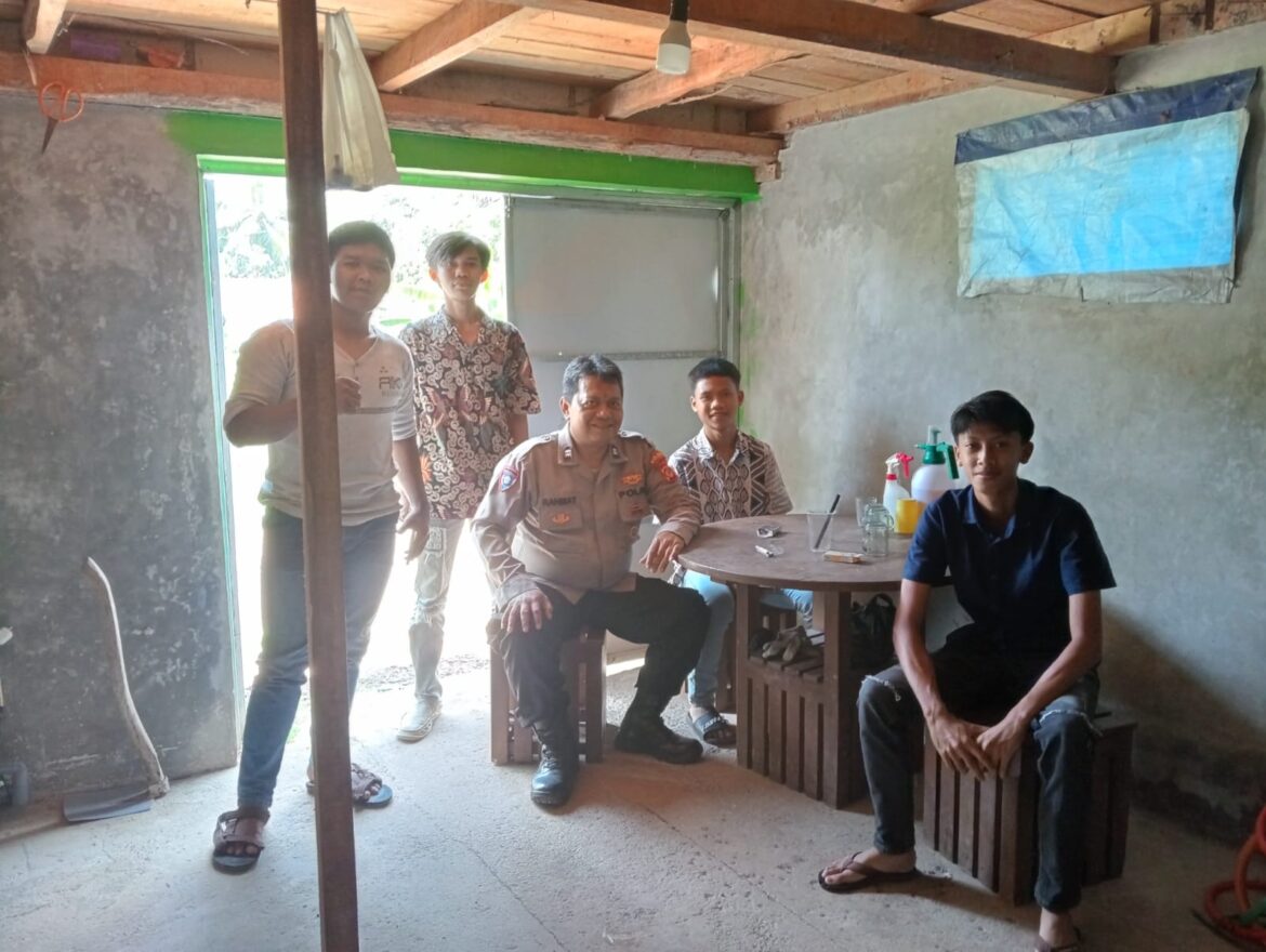 Perkuat Sinergitas, Polsek Sukadana Polres Ciamis Koorkom Pekat ke Warga di Citamiang Kulon