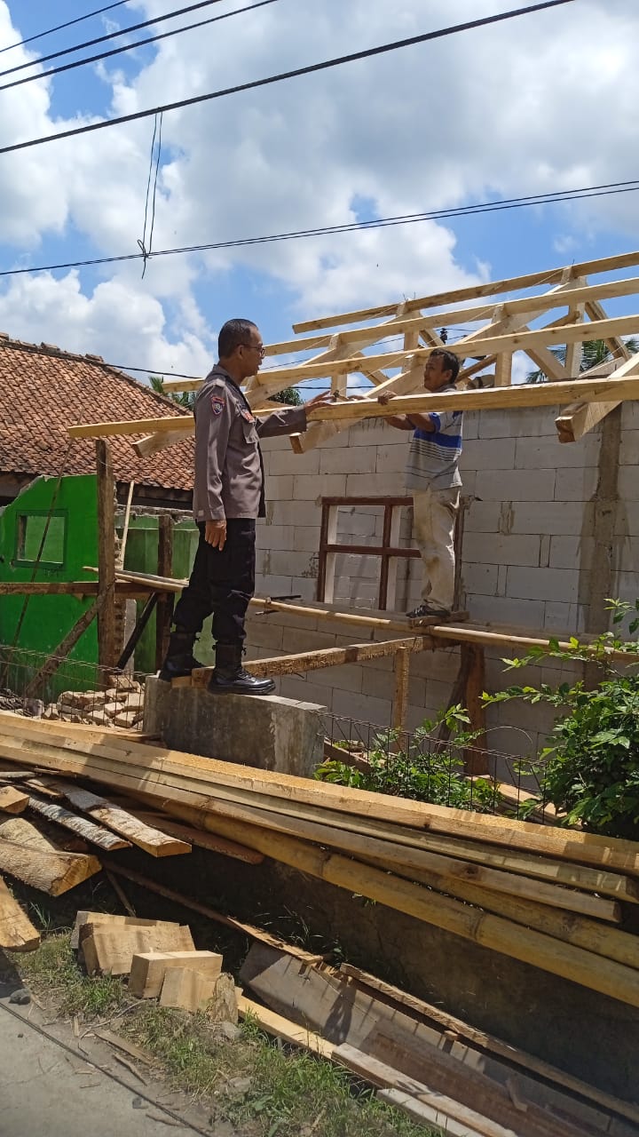 Polsek Rancah Polres Ciamis Monitoring Program Rutilahu di Desa Patakaharja