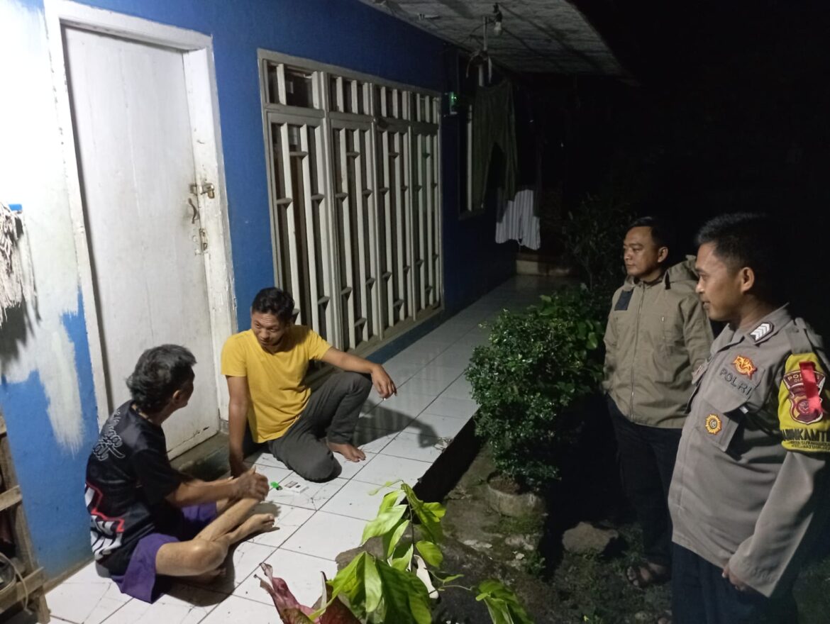 Berikan Rasa Aman, Personel Polsek Kawali Polres Ciamis Patroli Dialogis di Malam Hari