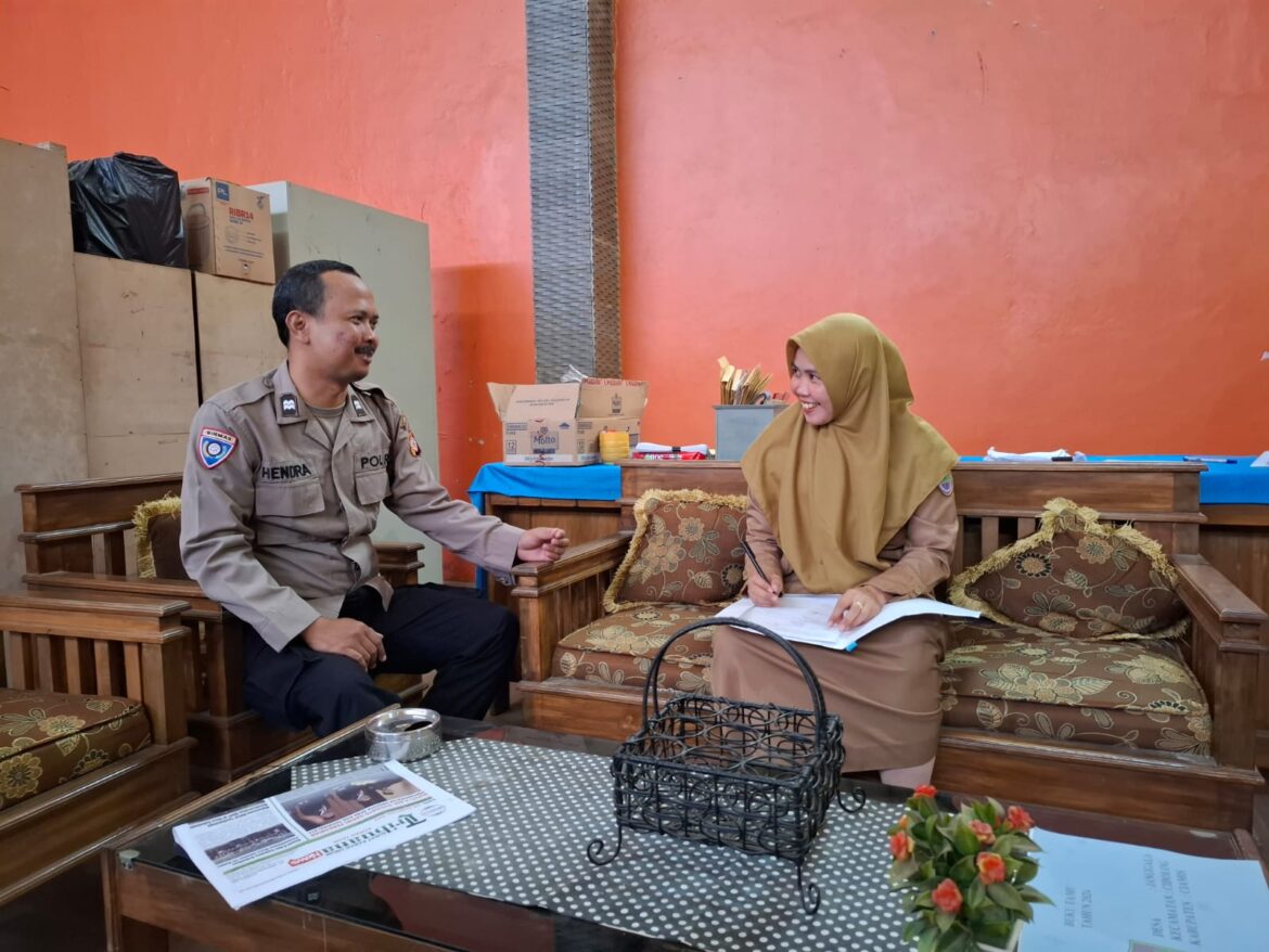 Cipkon Pilkada 2024, Polsek Cimaragas Polres Ciamis Cooling System ke Pegawai Desa Janggala