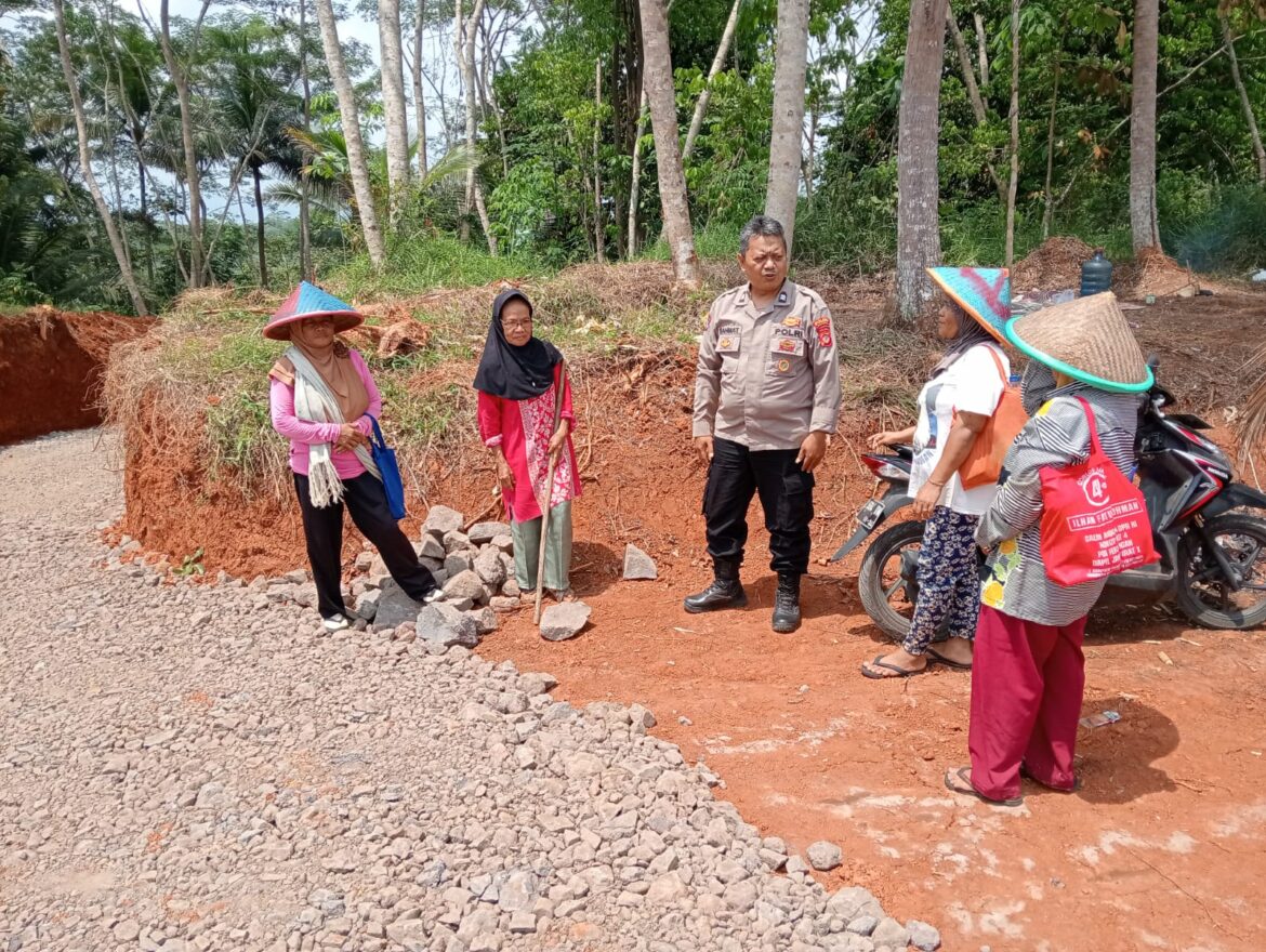 Perkuat Sinergitas, Polsek Sukadana Polres Ciamis Koorkom Pekat ke Warga di Citamiang Kulon