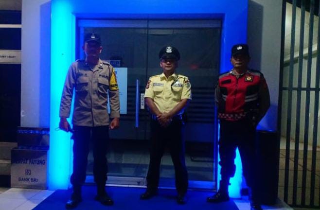 Cipkon Di Jam Rawan, Personel Polsek Sukadana Polres Ciamis Patroli Kamtibmas Hingga Subuh