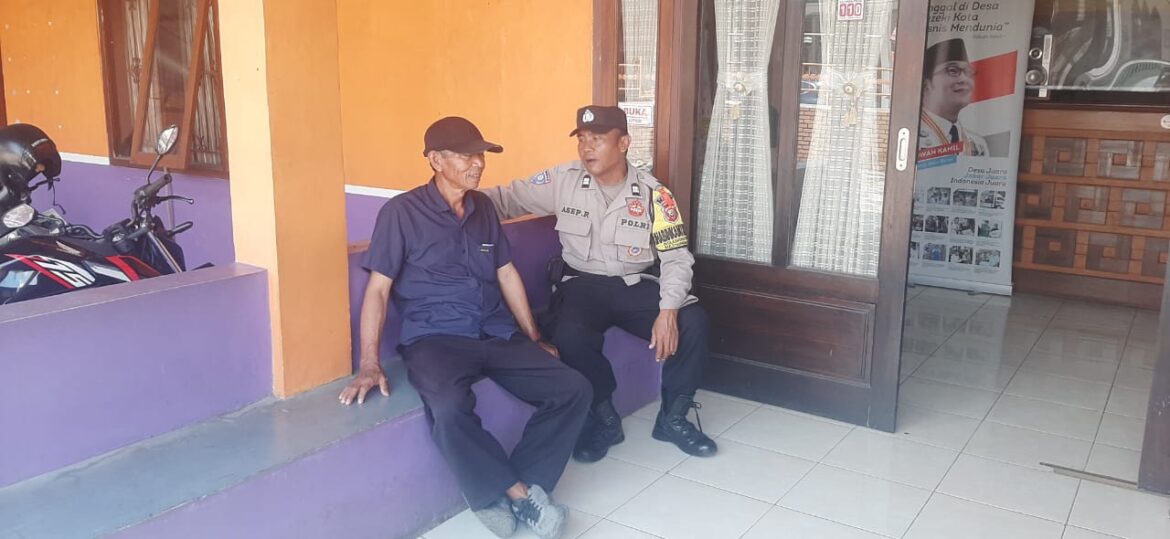 Polsek Cikoneng Koorkom Kamtibmas ke Tomas di Sirnagalih Wujudkan Pilkada Serentak 2024 Aman