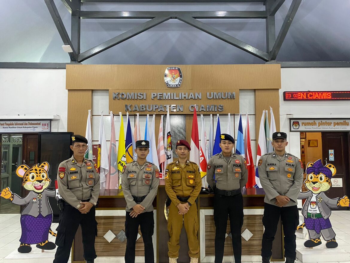 Ops Mantap Praja, Polres Ciamis Siagakan Personel PAM di Kantor KPU Kabupaten Ciamis