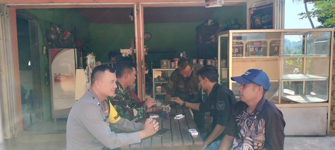 Soliditas TNI-Polri Hadapi Pilkada 2024, Polsek Sukadana dan Koramil Rajadesa Cooling System ke Warga