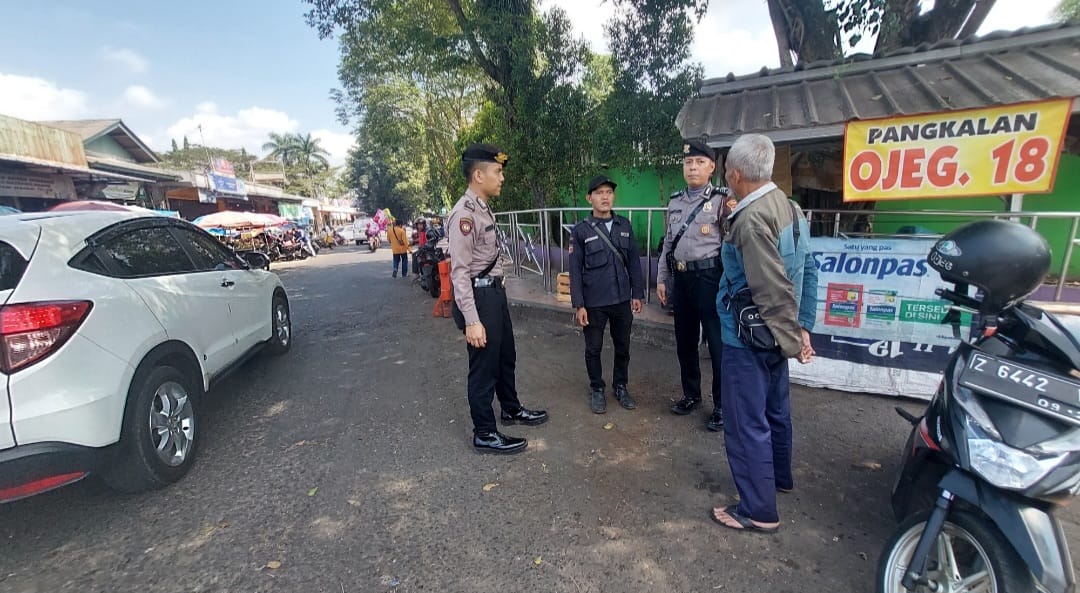 Humanis, Tiga Personel Samapta Datangi Ojek Pangkalan Pasar Ciamis Beri Imbauan Kamtibmas