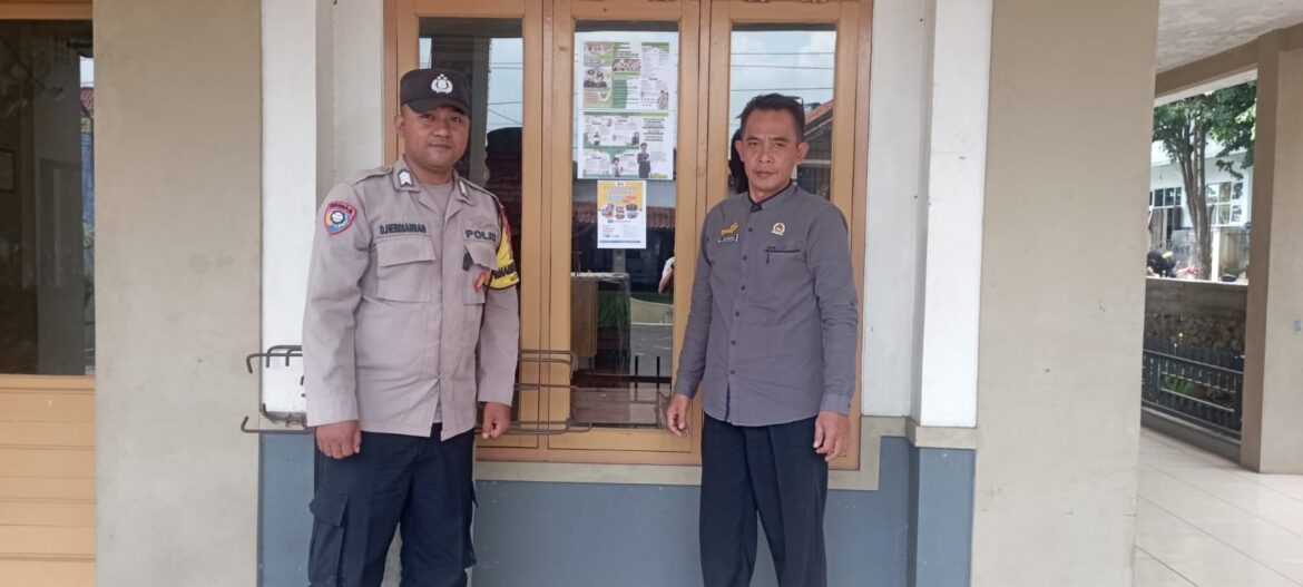 Rekrutmen Polri, Polsek Kawali Polres Ciamis Sosialisasikan ke Warga Desa Awiluar
