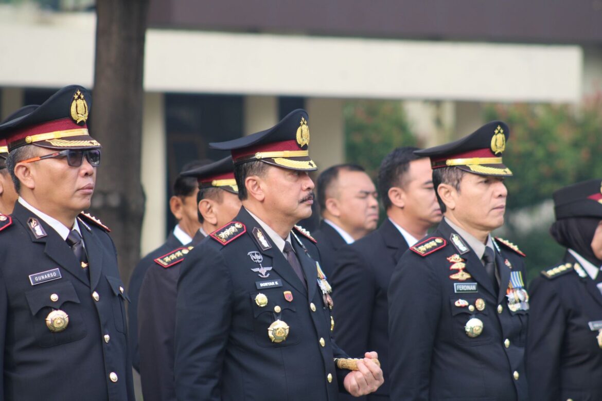 Dansat Brimob Polda Jabar Ikuti Upacara Hari Pahlawan