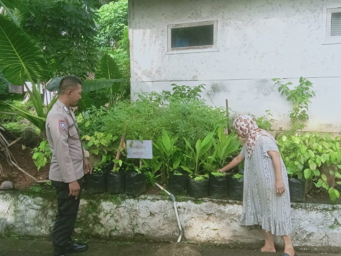Dukung Program Asta Cita, Polsek Kawali Polres Ciamis Ajak Warga Manfaatkan Lahan Rumah Produktif