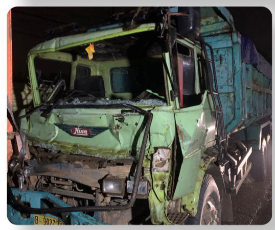 Polsek Parung Panjang Bersama Unit Gakkum Laka Lantas Polres Bogor Tangani Kecelakaan Lalu Lintas Desa Lumpang