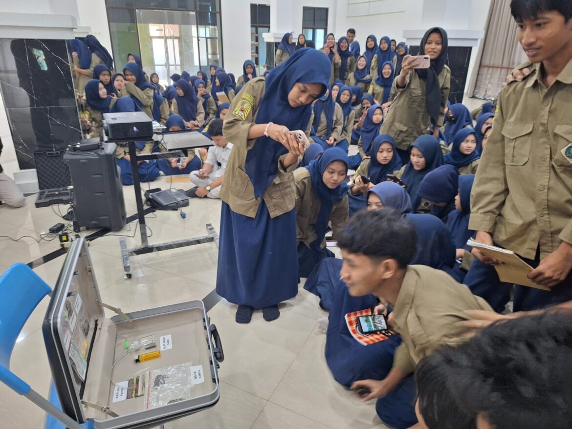 Satresnarkoba Polres Jakbar Berikan Edukasi Bahaya Narkoba di SMK Muhammadiyah 4 Palmerah