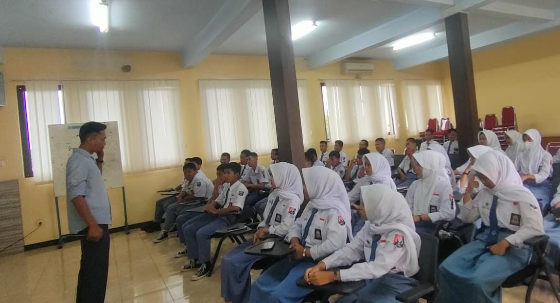Lindungi Generasi Muda Bahaya Narkoba, Sat Res Narkoba Polres Ciamis Beri Penyuluhan ke Pelajar