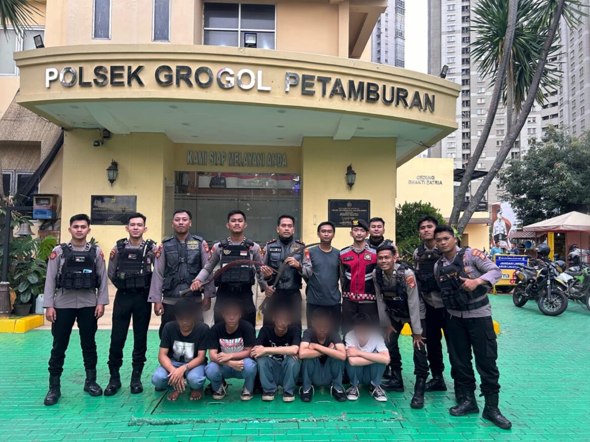 Diduga Hendak Tawuran, Lima Remaja Diamankan, Dua Celurit Disita di Grogol Petamburan