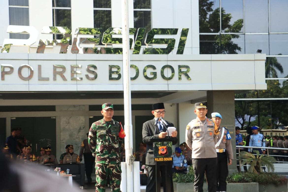Polres Bogor Bersama Unsur Stakeholder Lainnya Laksanakan Apel Gelar Pergeseran Pasukan Operasi Mantap Praja Lodaya 2024