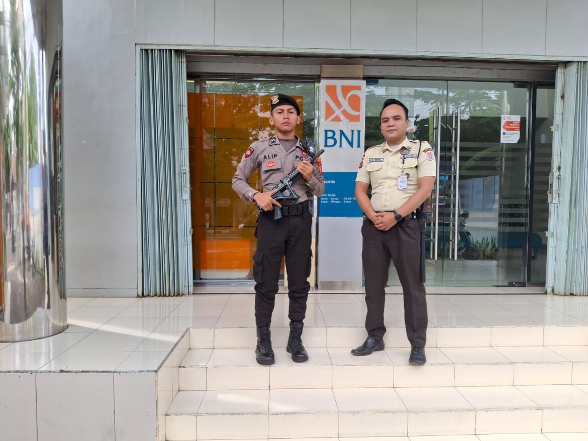 Cegah Tindak Kriminalitas, Anggota Satuan Samapta Polres Ciamis Bersiaga di BNI Ciamis
