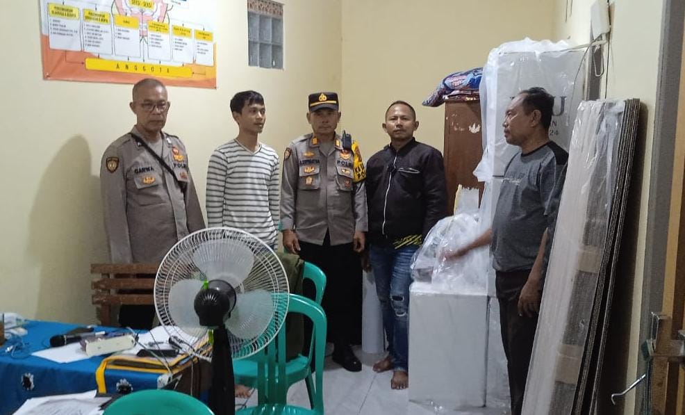 Polres Ciamis Pengamanan Distribusi Logistik Pilkada Tingkat PPK Rancah ke PPS Dadiharja