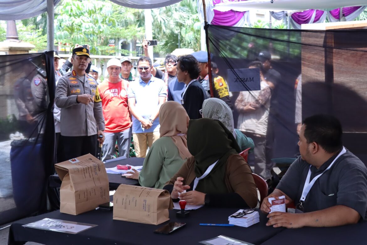 Kapolres Metro Jakarta Barat Tinjau Sejumlah TPS Di Jakarta Barat, Ini Beberapa Langkah Yang Disiapkan Polres Jakbar