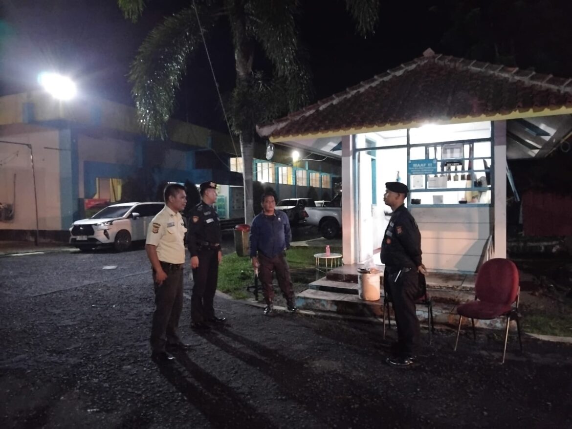Humanis, Sat Samapta Polres Ciamis Patroli Dialogis Beri Imbauan Kamtibmas di Gardu Induk PLN