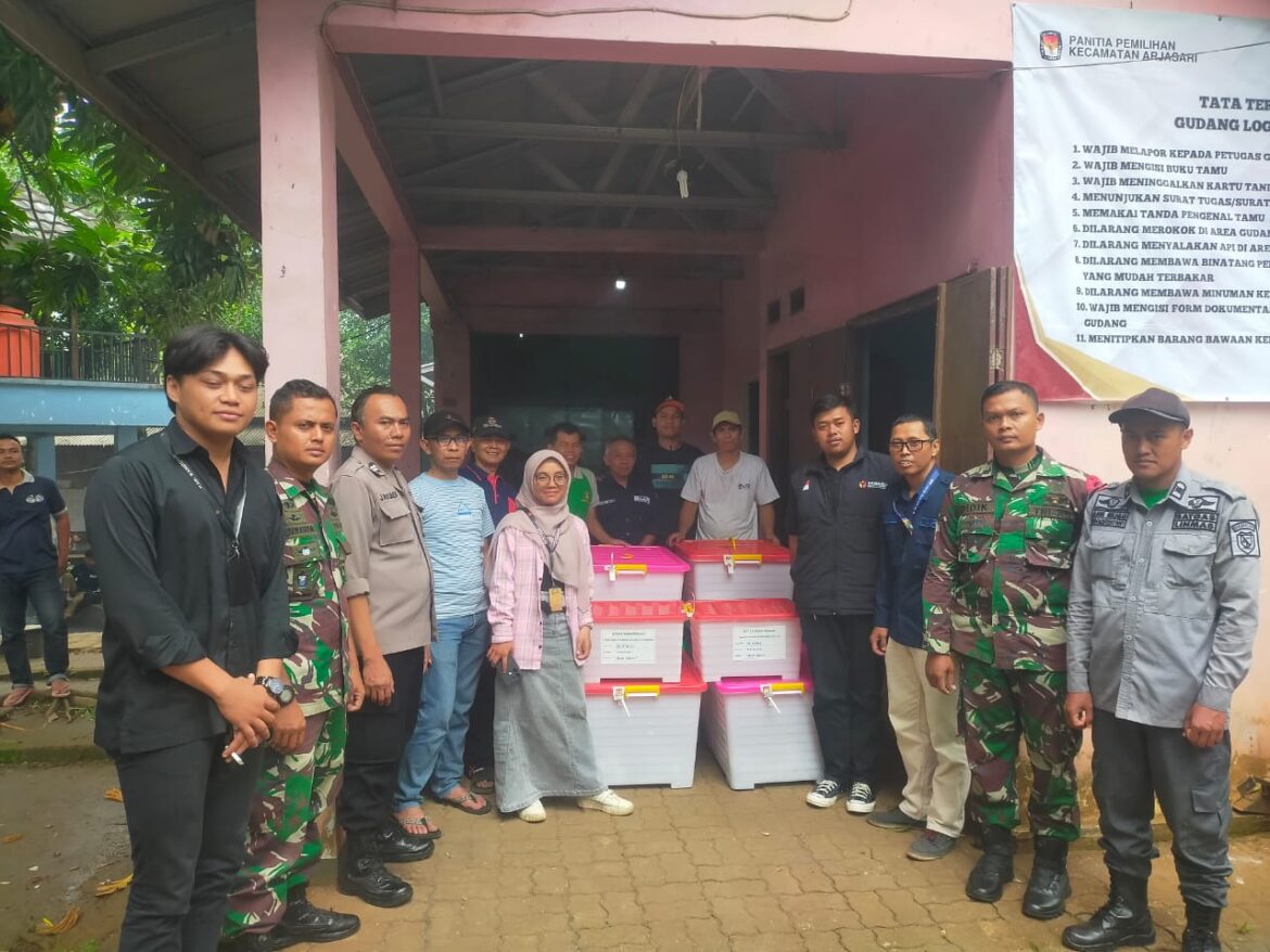 Polsek Pameungpeuk dan Koramil Kawal Ketat Pergeseran Kotak Suara Menuju Gudang KPU Kab Bandung