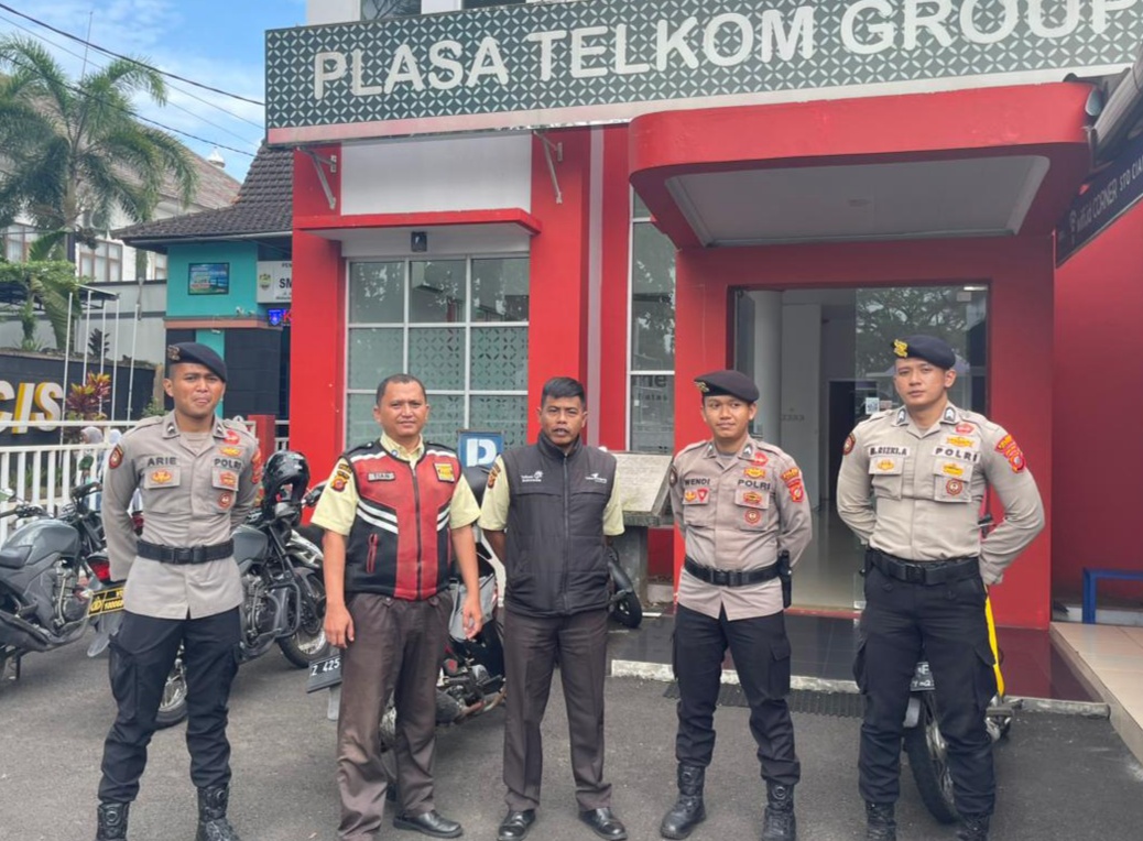 Humanis, Pasukan Patroli Roda 2 Samapta Polres Ciamis Beri Imbauan ke Warga di Plasa Telkom