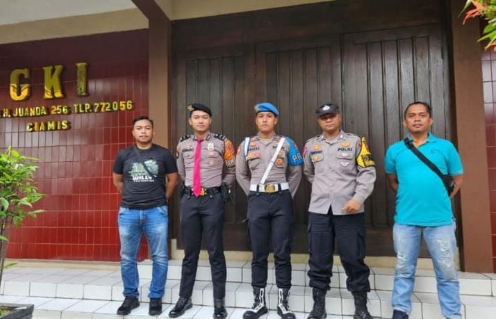 Pastikan Kenyamanan Beribadah, Polres Ciamis Bersiaga di Gereja Kristen Indonesia Ciamis