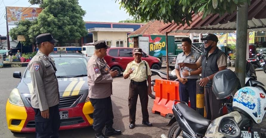Cipkon Bahaya Kriminalitas, Polsek Kawali Polres Ciamis Sampaikan Binluh ke Satpam Pasar Galuh