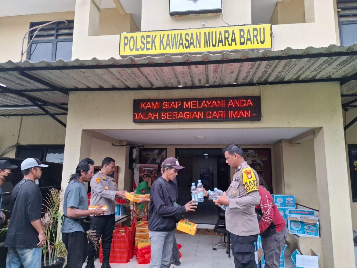 Polsek Kawasan Muara Baru Gelar Jumat Berkah Dalam Rangka Dirgahayu Polda Metro Jaya