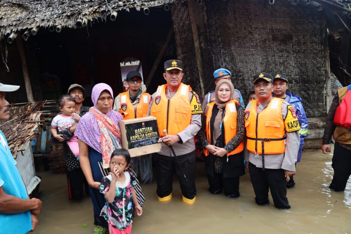 Kapolda Banten Terjun Langsung Tinjau Lokasi Banjir di Kabupaten Pandeglang