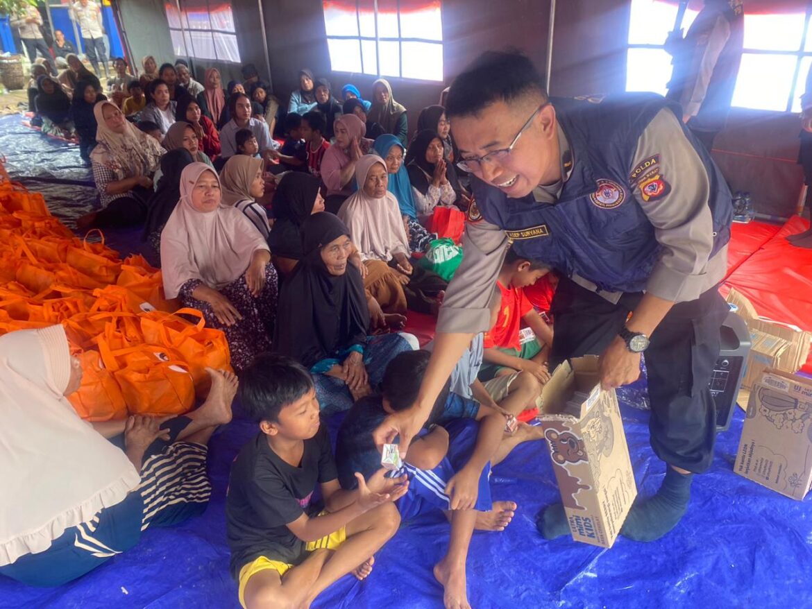 Tim Trauma Healing Polda Jabar dan Polres Sukabumi Beri Dukungan kepada Korban Bencana Longsor di Sukabumi