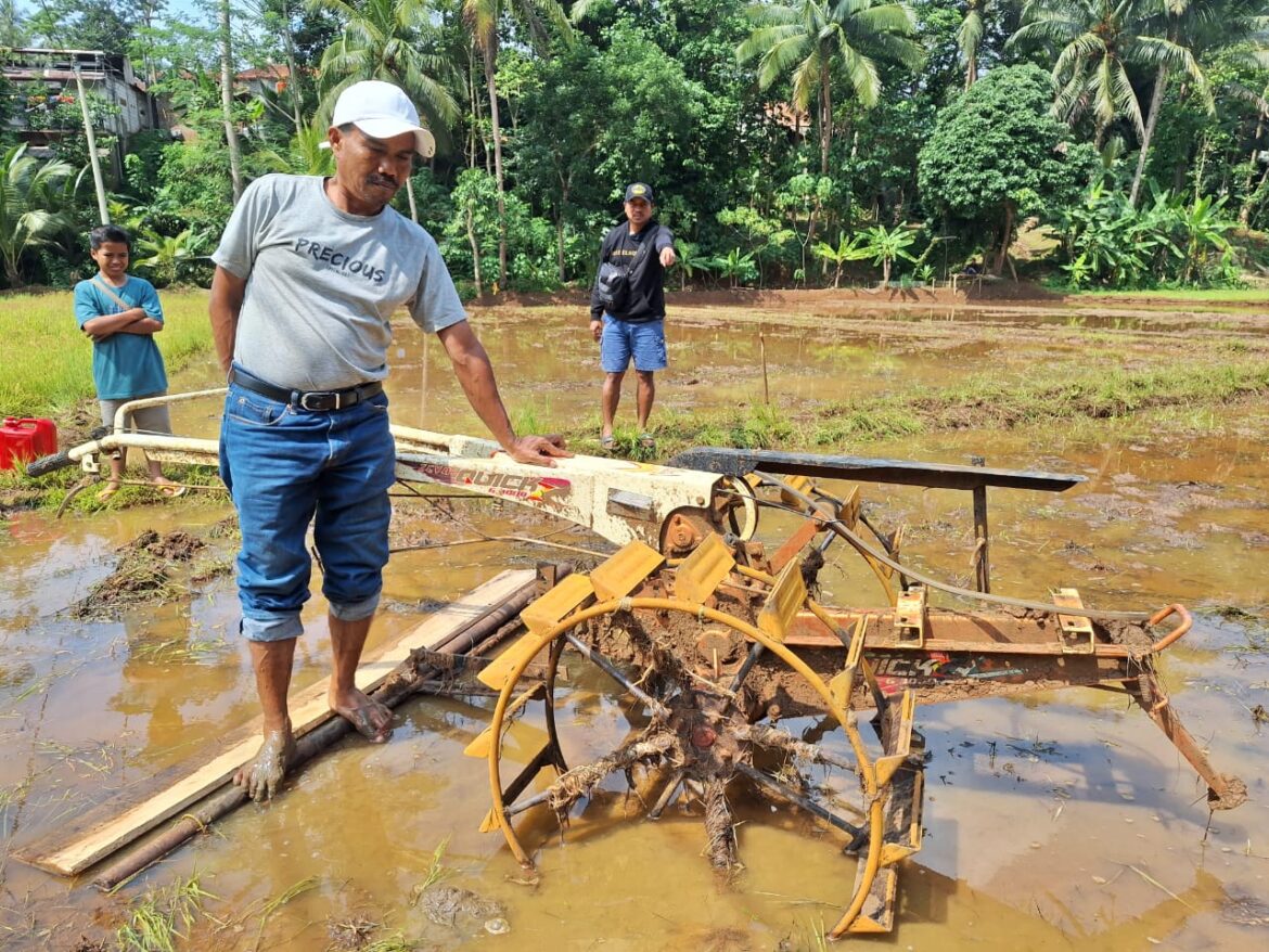 Polsek Sukadana Datangi TKP Curat Mesin Traktor Milik Poktan Mekar Mukti Margajaya