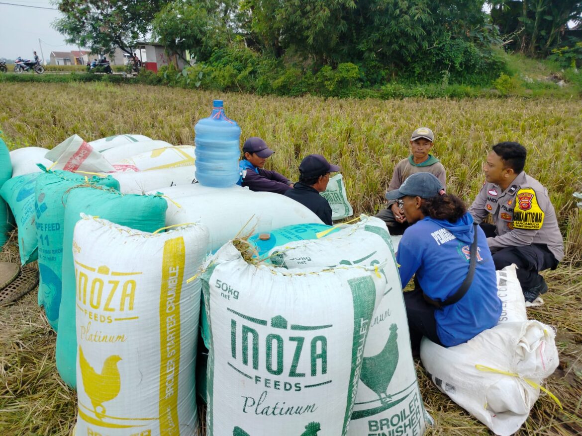 Dukung Program Ketahanan Pangan Polisi Sambangi Para Petani