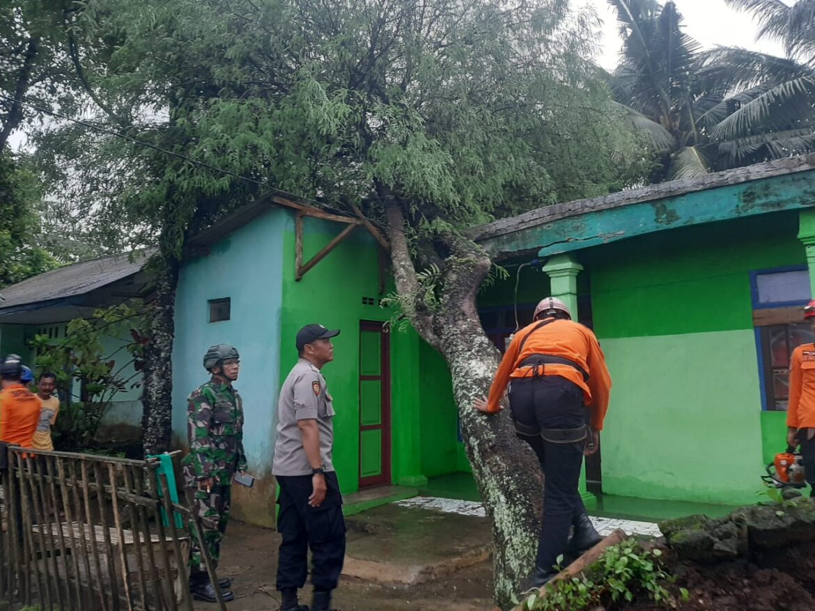 Ciamis Bersatu Atasi Bencana Alam, TNI-Polri dan BPBD Bersinergi Bantu Warga Terdampak