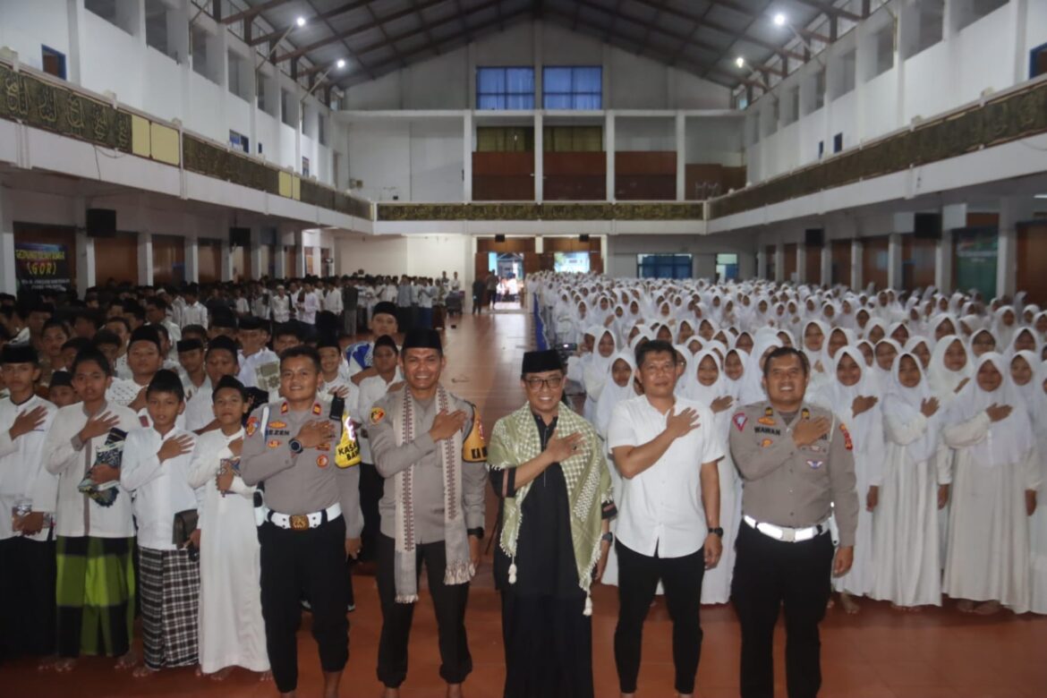 Silaturahmi Ke Ponpes, Kapolres Ciamis Temui dan Motivasi Para Santri Tentang Polri dan Kamtibmas