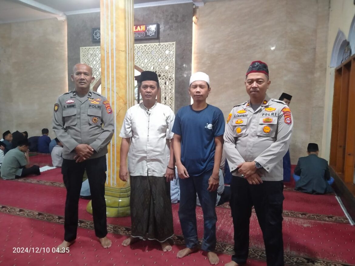 Kapolsek Pimpin Personil Polsek Balaraja Sholat Subuh Keliling di Mesjid Baiturrahman Balaraja