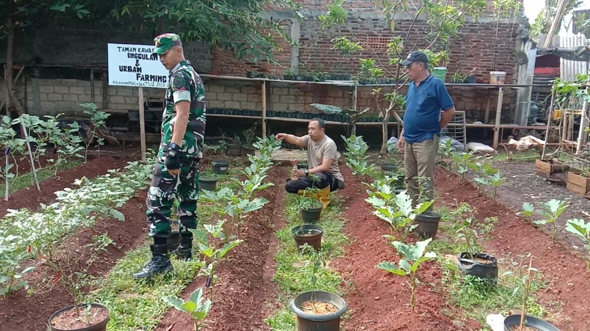 Bhabinkamtibmas Lakukan Pembinaan Kelompok Tani Pada Kegiatan Ketahanan Pangan