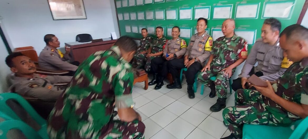 Sinergitas TNI-Polri Jaga Harkamtibmas, Kapolsek Cijeungjing Kunjungi Makoramil Cijeungjing