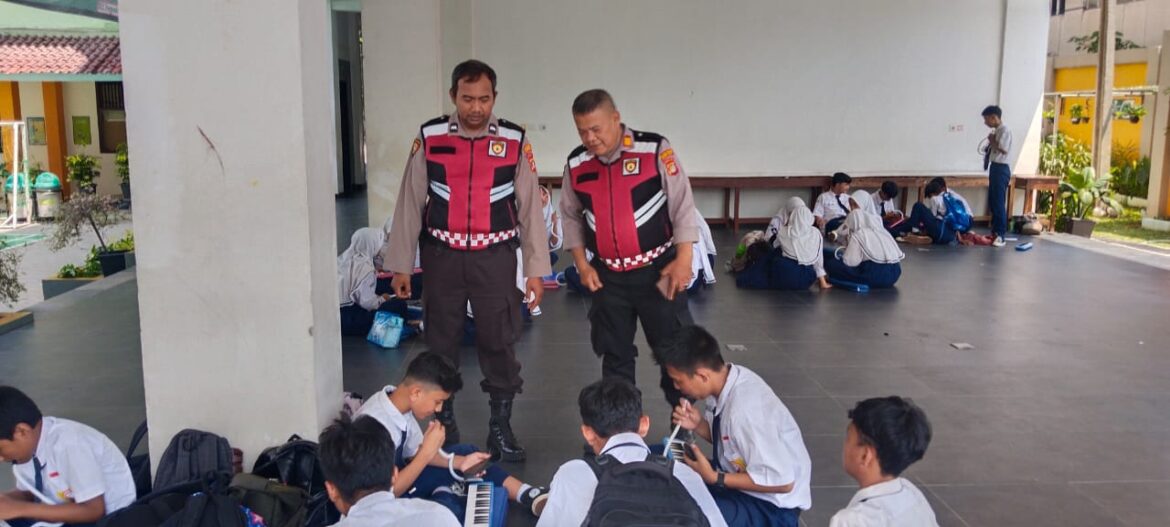 Polsek Cipayung Mitigasi Tawuran dengan Kunjungan dan Sambang ke Sekolah