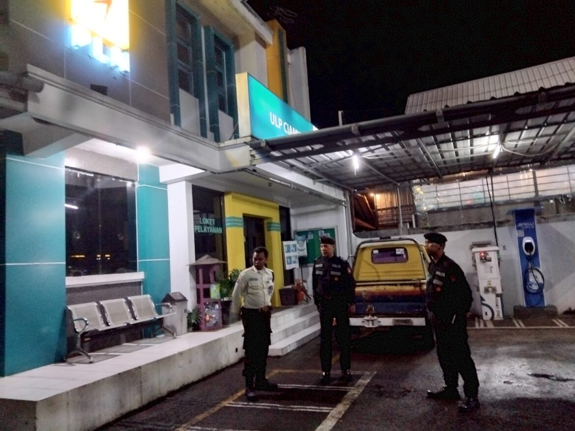 Cipkon di Malam Hari, Satuan Samapta Polres Ciamis Patroli ke Kawasan Kantor PLN Ciamis