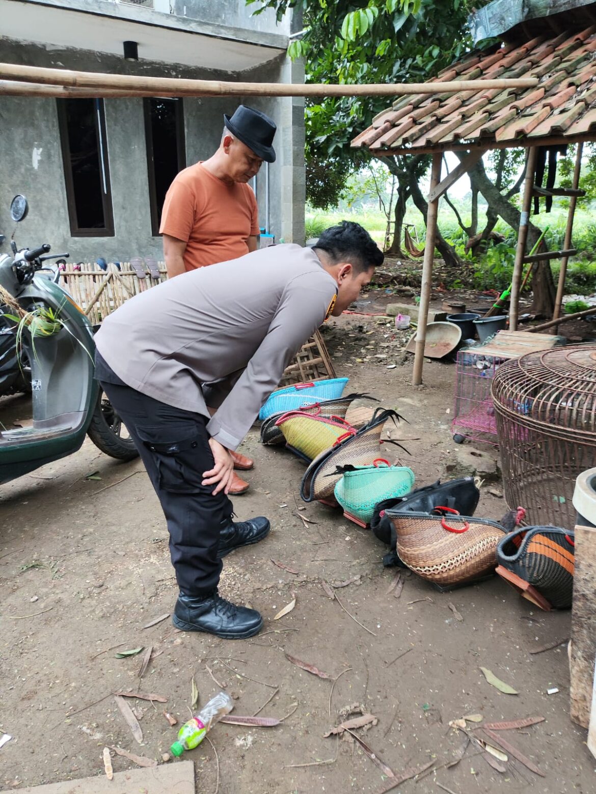 Polsek Gunung Putri Tindak Lanjuti Laporan Warga Terkait adanya Judi Sambung Ayam