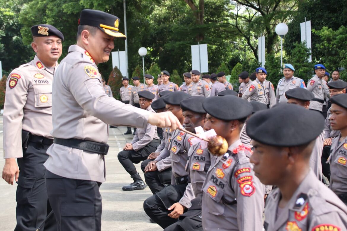 Polresta Tangerang Gelar Tradisi Pembaretan untuk 30 Personel Bintara Remaja dari Polda Papua