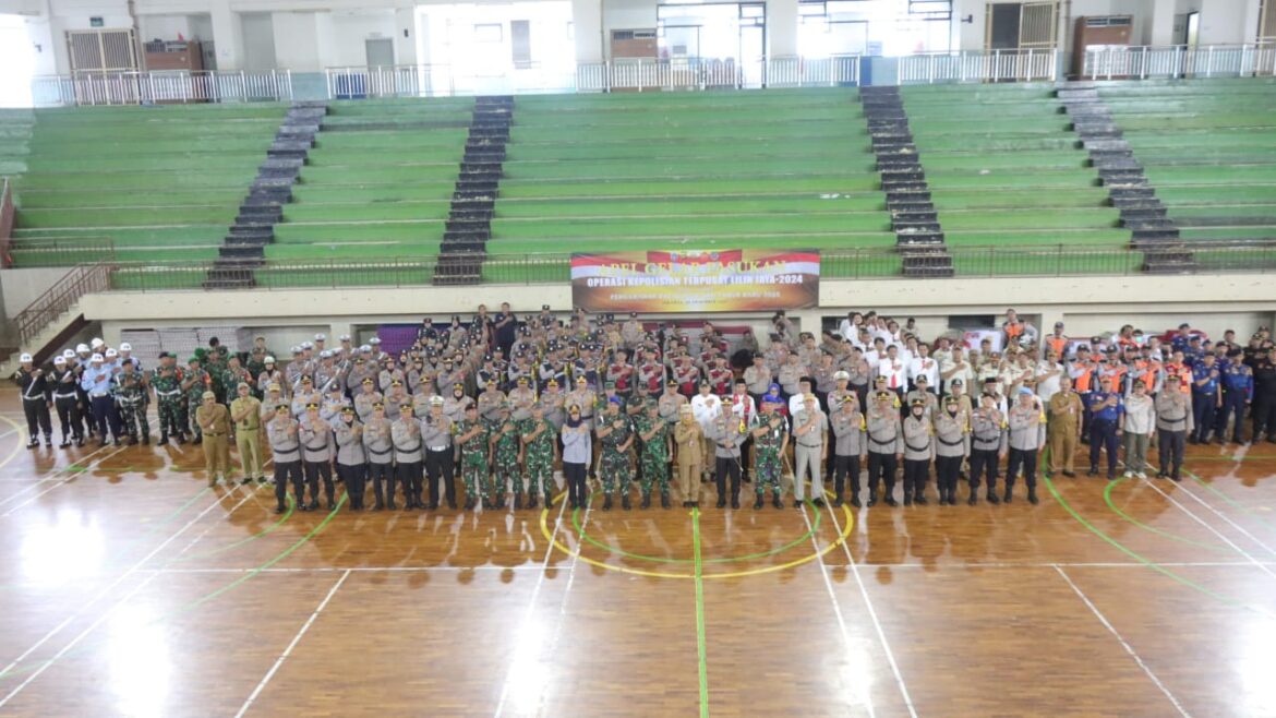 Apel Gelar Pasukan Orrasi Lilin Jaya 2024 Polres Metro Jakarta Timur di GOR Ciracas