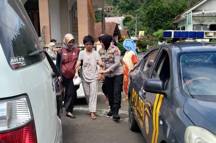 Polsek Kawali Tangani ODGJ di Desa Sadewata, Warga Apresiasi Respons Cepat