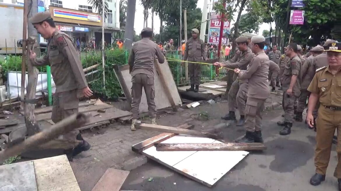 Penertiban Lapak PKL Pasar Lembang Kota Tangerang Kembalikan Fungsi Trotoar dan Drainase