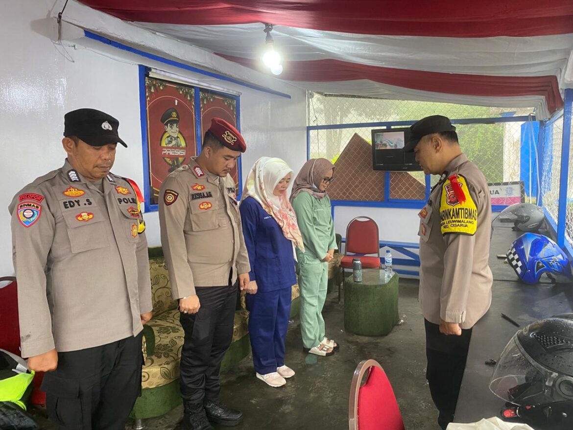 Personil Pospam Masjid AT TAAWUN Puncak Bogor Dalam Rangka Ops Lilin Lodaya 2024 Ka Pospam Lakukan Pengecekan Dan Arahan Kesiapan Pengamanan