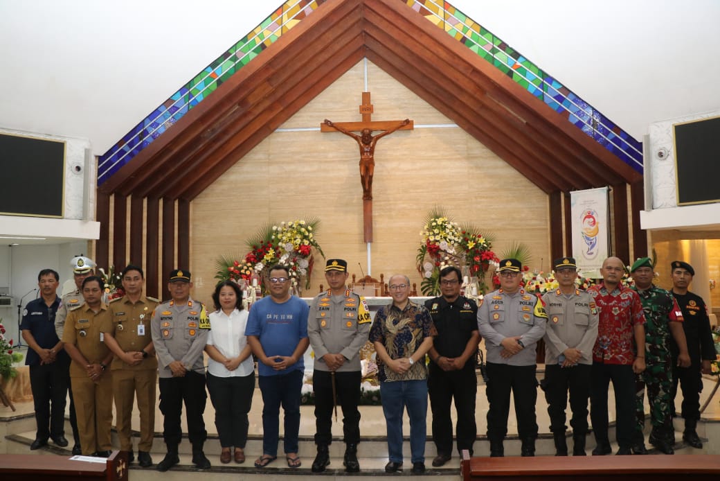 Pastikan Kesiapan, Kapolres Metro Tangerang Kota Kunjungi Pos Pam, Pos Yan dan Gereja