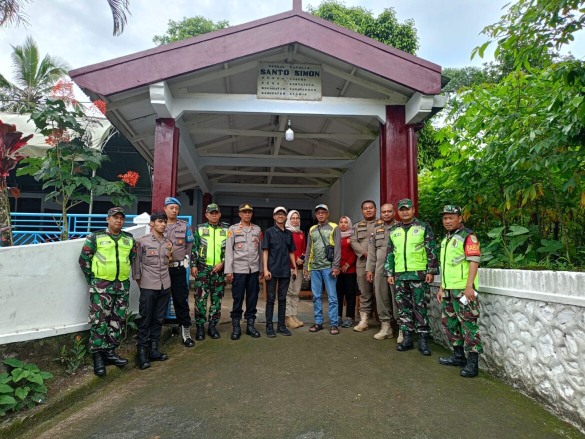 Berikan Rasa Aman, Polsek Panawangan Polres Ciamis Pam Ibadah Natal di Gereja Katolik Santo Simon