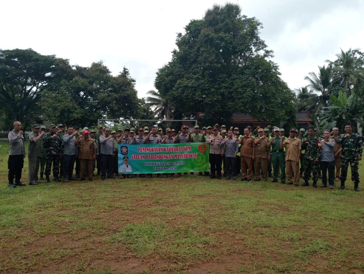 Tingkatkan Kapasitas, Kapolsek Rancah Hadiri Pembinaan Satlinmas Kecamatan Tambaksari