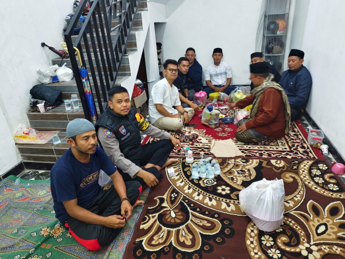 Bhabinkamtibmas Polsek Ciampea Giat Cooling Sistem Sambang Tokoh Masyarakat Beri Pesan dan Ajak Jaga Kamtibmas